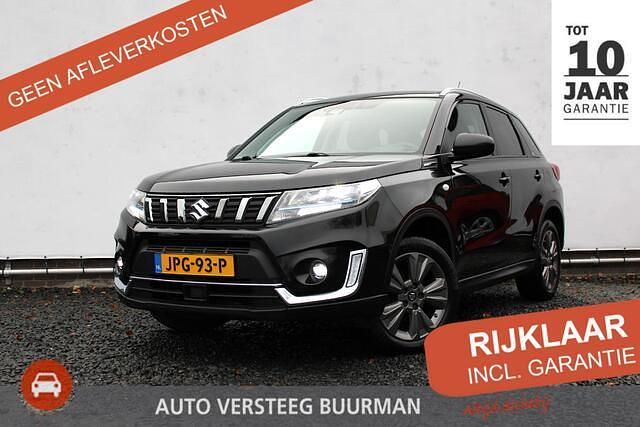 Zwart Gebruikt 2022 Suzuki Vitara SUV | € 22.950 (Goede deal) - Afbeelding 1/4