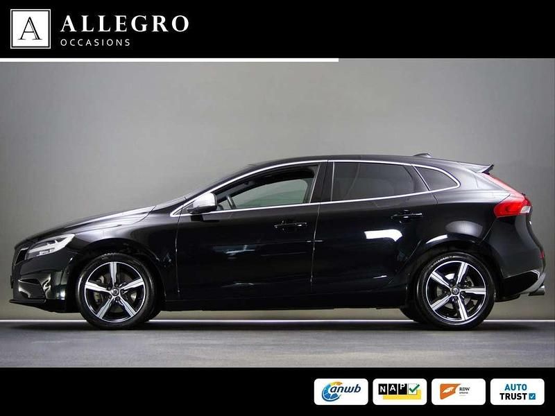 Occasion Volvo V40 153 PK (112 kW) 2019 Zwart (metallic) Hatchback