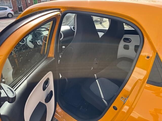 Occasion Renault Twingo Collection 74 PK (54 kW) 2020 Geel Hatchback