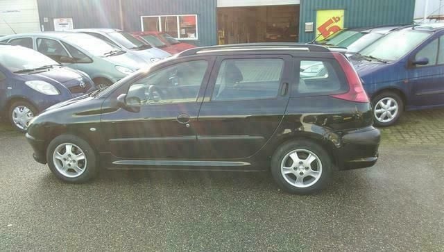 Zwart Gebruikt 2003 Peugeot 206 Stationwagen | € 799 - Afbeelding 1/4