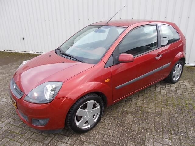 Oranje Gebruikt 2006 Ford Fiesta Futura Hatchback | € 1.350 (Goede deal) - Afbeelding 1/4