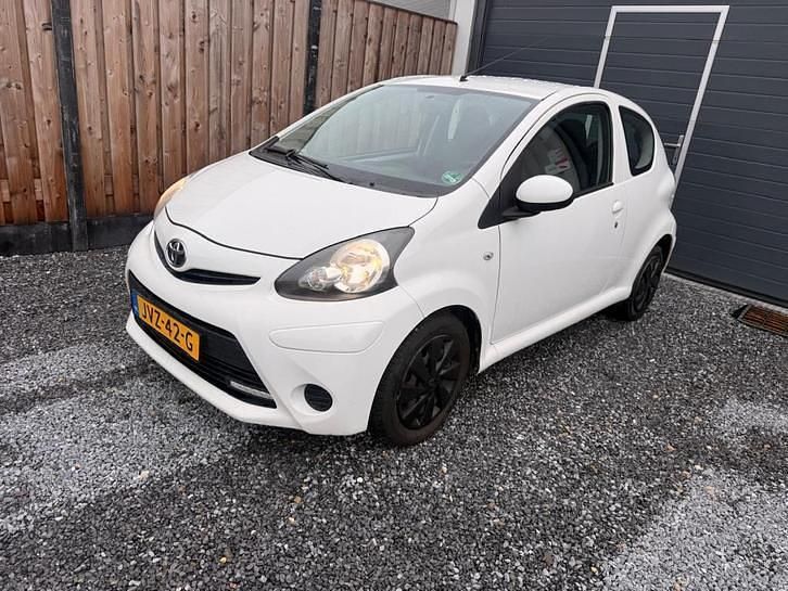 Occasion Toyota Aygo x-press 68 PK (50 kW) 2013 Hatchback