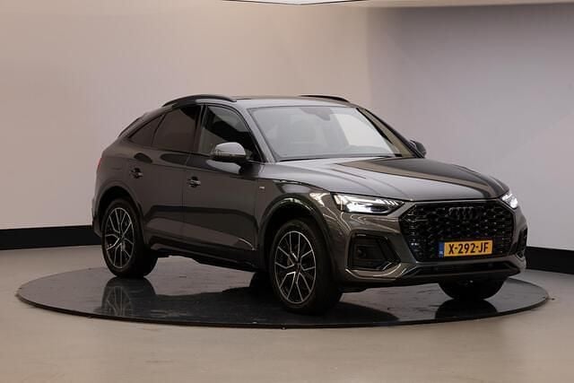 Grijs Gebruikt 2023 Audi Q5 Sportback S-Line SUV | € 57.950 (Eerlijke prijs) - Afbeelding 1/4
