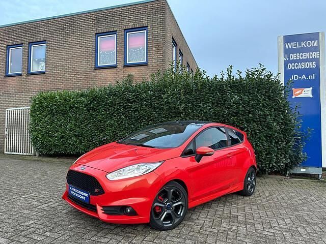 Occasion Ford Fiesta ST 184 PK (135 kW) 2016 Rood (metallic) Hatchback
