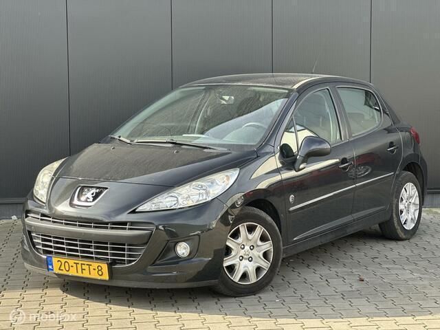 Zwart Gebruikt 2012 Peugeot 207 Urban Move Hatchback | € 4.498 (Eerlijke prijs) - Afbeelding 1/4