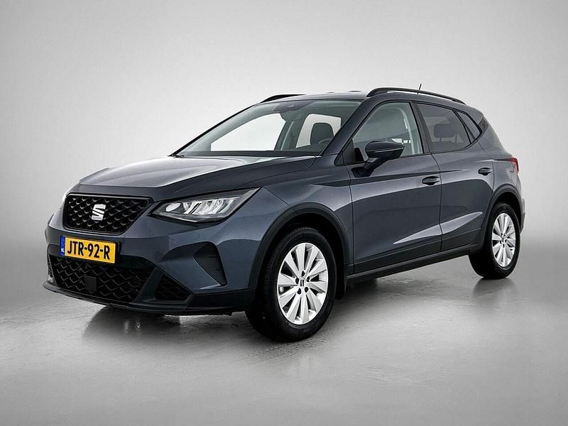 Grijs (metallic) Occasion 2024 Seat Arona CONNECT SUV | € 21.940 (Goede deal) - Afbeelding 1/4