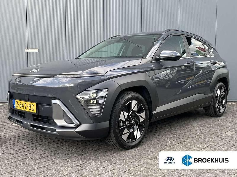Grijs Gebruikt 2024 Hyundai Kona Comfort SUV | € 32.900 (Iets duurder) - Afbeelding 1/4