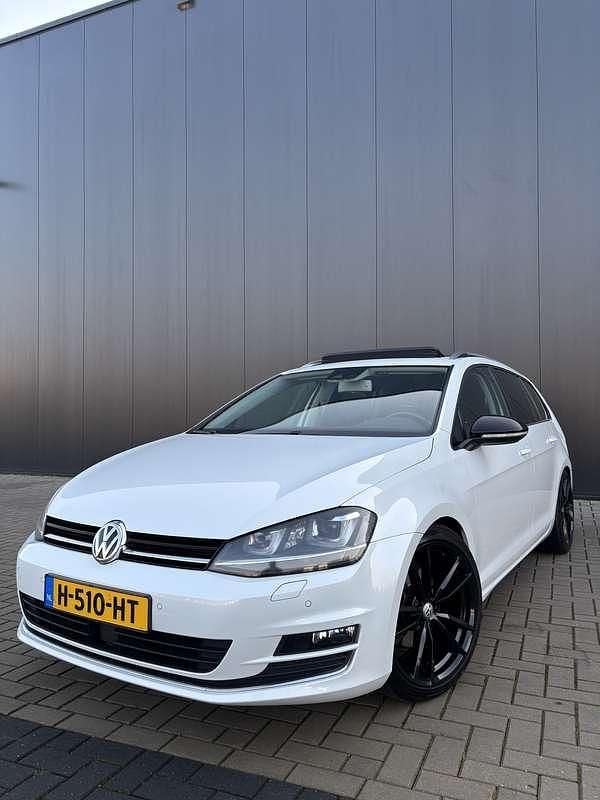 Wit Occasion 2014 VW Golf VII Highline Stationwagen | € 13.850 (Iets duurder) - Afbeelding 1/4