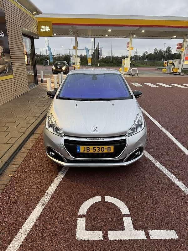 Grijs Gebruikt 2016 Peugeot 208 GT-line Hatchback | € 9.400 (Duur) - Afbeelding 1/4