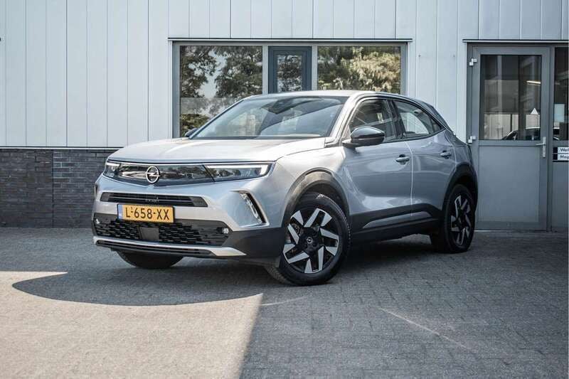 Grijs Gebruikt 2021 Opel Mokka-e Elegance SUV | € 16.950 (Eerlijke prijs) - Afbeelding 1/4