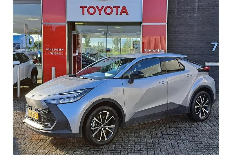 Grijs Gebruikt 2025 Toyota C-HR SUV | € 37.299 (Goede deal) - Afbeelding 1/1