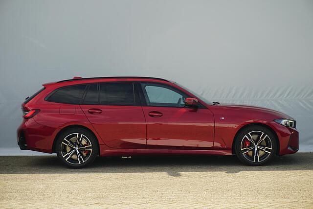 Occasion BMW 330 M Sport 291 PK (214 kW) 2025 Rood Stationwagen