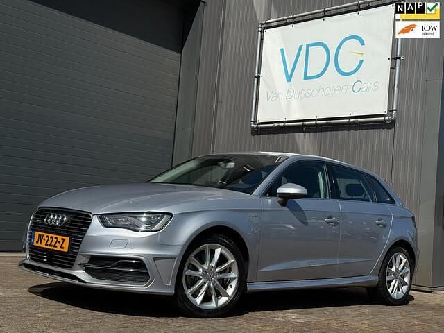 Grijs Gebruikt 2015 Audi A3 Sportback Attraction Hatchback | € 12.750 (Eerlijke prijs) - Afbeelding 1/4