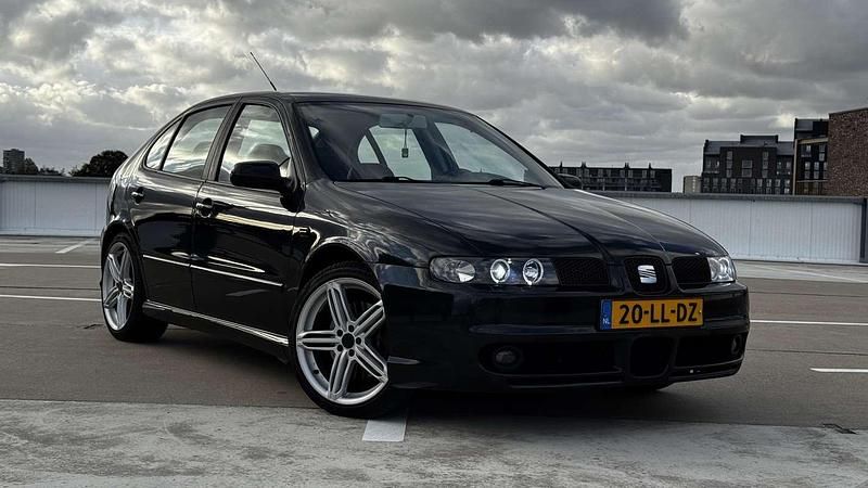 Occasion Seat Leon 179 PK (131 kW) 2003 Zwart Hatchback