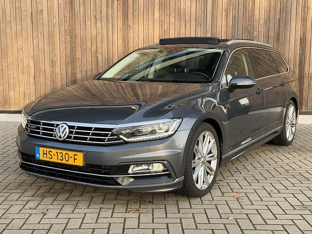 Grijs (metallic) Occasion 2015 VW Passat Edition Stationwagen | € 8.999 - Afbeelding 1/4