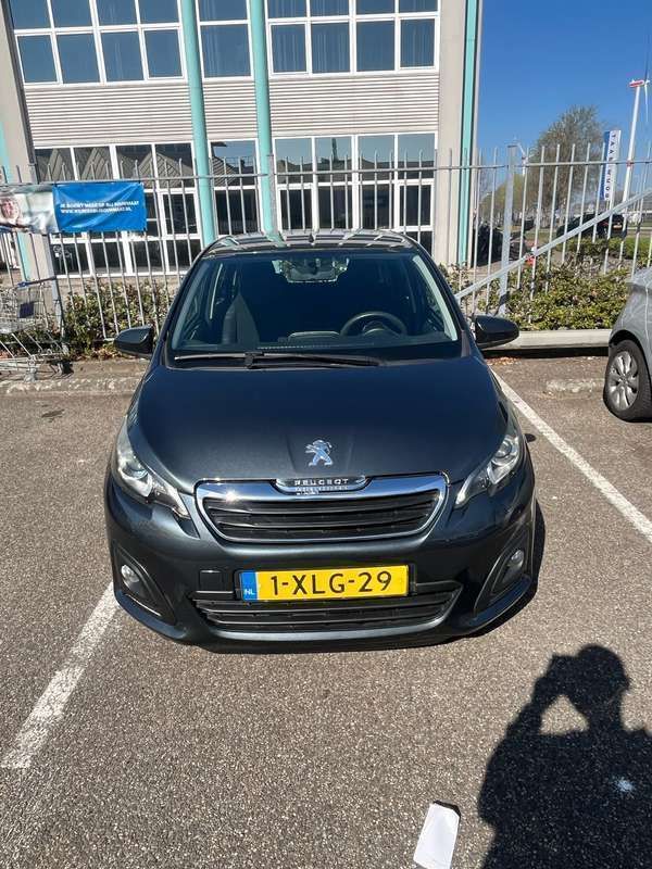 Grijs Gebruikt 2014 Peugeot 108 Active Hatchback | € 5.300 (Eerlijke prijs) - Afbeelding 1/4