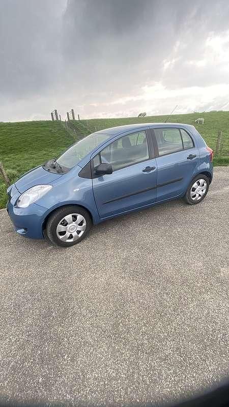 Grijs Gebruikt 2007 Toyota Yaris MPV | € 2.950 (Eerlijke prijs) - Afbeelding 1/4