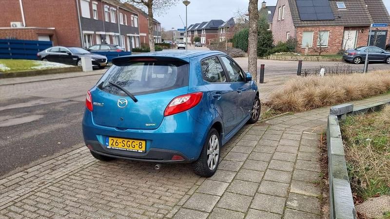 Blauw Occasion 2011 Mazda 2 Hatchback | € 1.700 (Eerlijke prijs) - Afbeelding 1/4