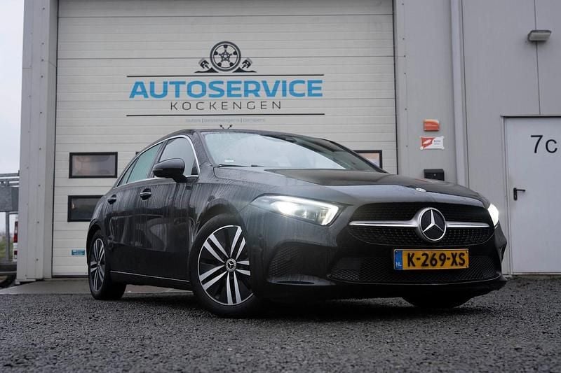 Zwart Occasion 2021 Mercedes A180 Business Hatchback | € 21.900 (Goede deal) - Afbeelding 1/4