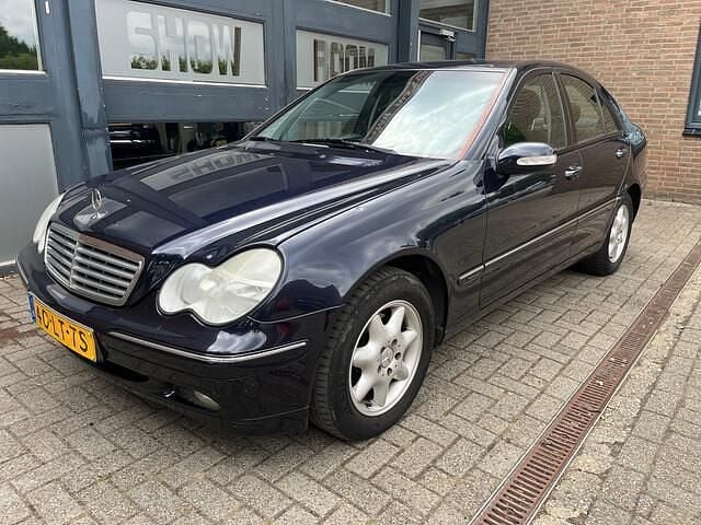 Blauw Gebruikt 2003 Mercedes C180 Elegance Sedan | € 3.450 (Iets duurder) - Afbeelding 1/4