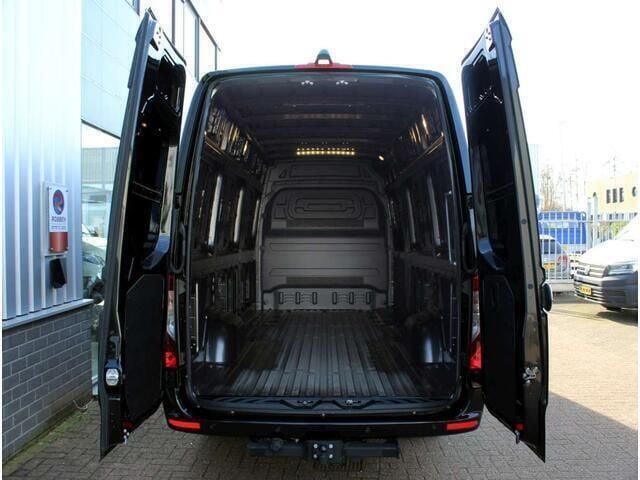 Occasion Mercedes Sprinter 150 PK (110 kW) 2024 Zwart Van
