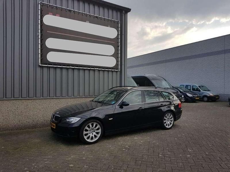 Zwart Occasion 2006 BMW 325 Stationwagen | € 8.499 (Duur) - Afbeelding 1/4