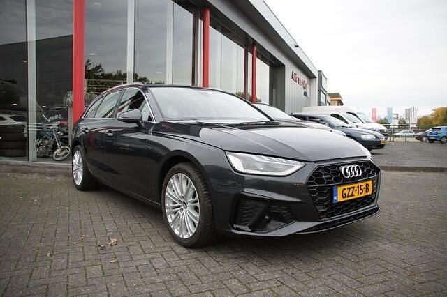 Grijs Gebruikt 2024 Audi A4 Advanced Stationwagen | € 35.950 (Super prijs) - Afbeelding 1/4