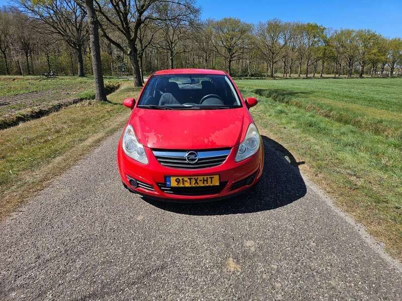Rood Gebruikt 2007 Opel Corsa Enjoy Hatchback | € 2.250 (Goede deal) - Afbeelding 1/4