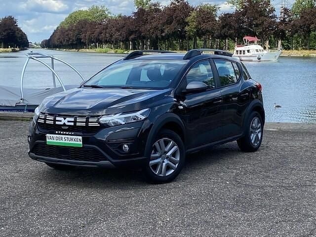 Zwart Gebruikt 2023 Dacia Sandero Expression Hatchback | € 17.100 (Super prijs) - Afbeelding 1/4