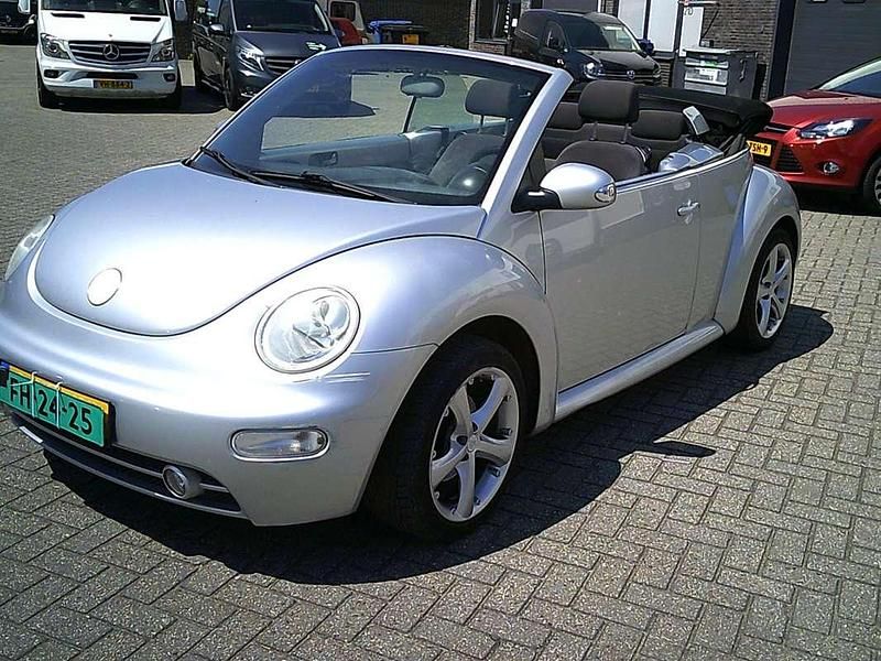 Grijs Gebruikt 2004 VW Beetle Cabriolet | € 1.250 (Eerlijke prijs) - Afbeelding 1/4