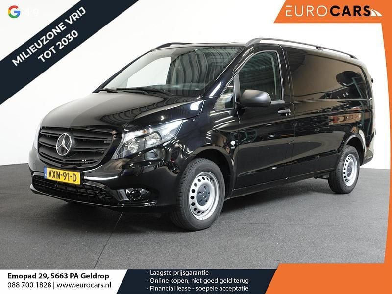 Zwart Gebruikt 2024 Mercedes Vito MPV | € 39.490 (Duur) - Afbeelding 1/4