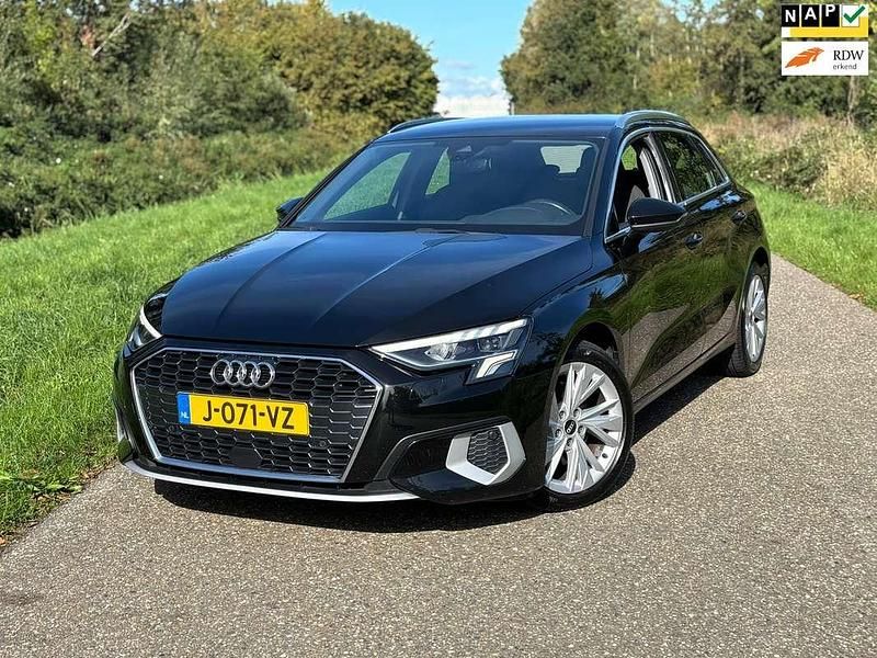 Zwart Gebruikt 2020 Audi A3 Sportback e-tron Business Sedan | € 21.950 (Eerlijke prijs) - Afbeelding 1/4