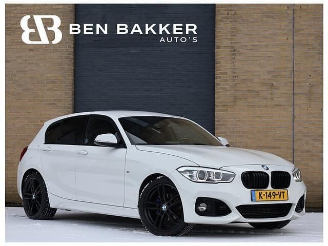 Wit Occasion 2018 BMW 118 M Sport Hatchback | € 13.900 (Super prijs) - Afbeelding 1/4