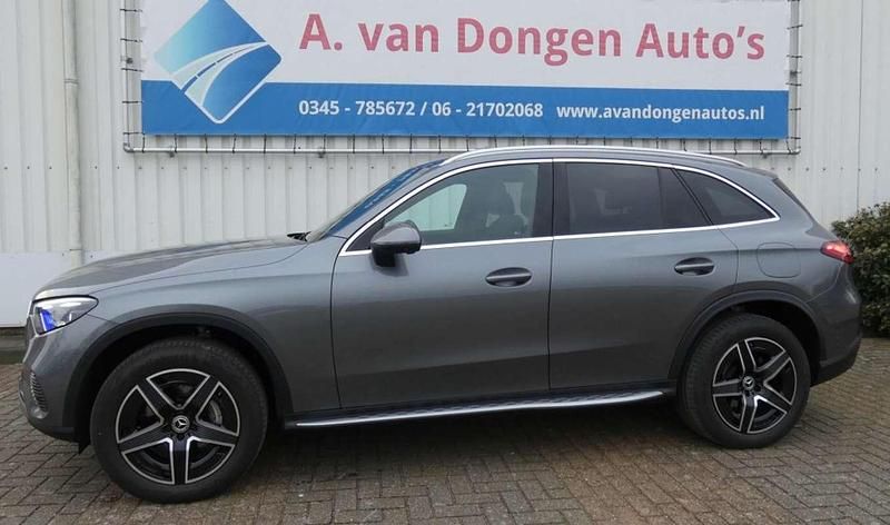 Grijs Gebruikt 2023 Mercedes E300 SUV | € 53.795 (Duur) - Afbeelding 1/4