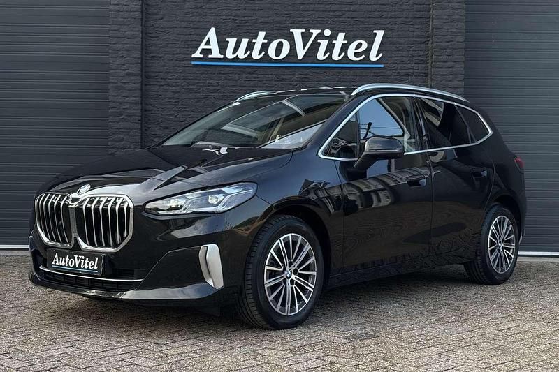 Zwart Gebruikt 2023 BMW 218 Active Tourer Comfort Edition MPV | € 30.945 (Eerlijke prijs) - Afbeelding 1/3