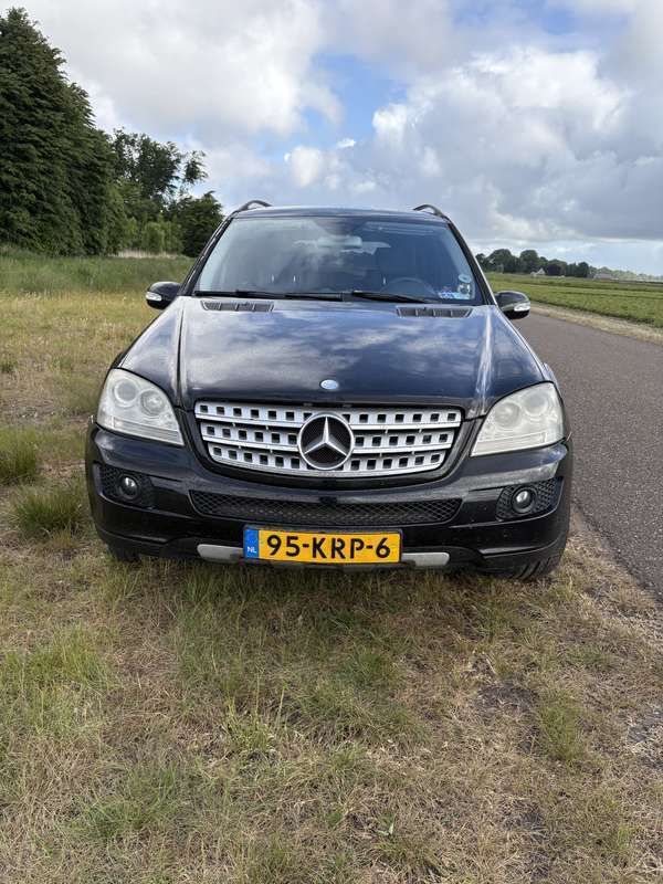 Zwart Gebruikt 2006 Mercedes ML350 SUV | € 7.999 (Goede deal) - Afbeelding 1/4