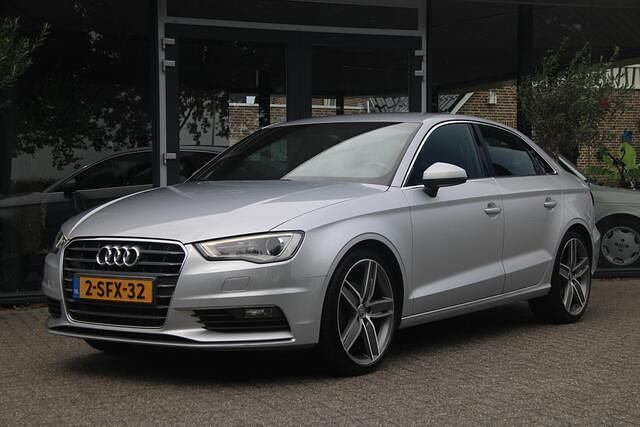 Grijs Gebruikt 2013 Audi A3 Ambition Sedan | € 14.990 (Iets duurder) - Afbeelding 1/4