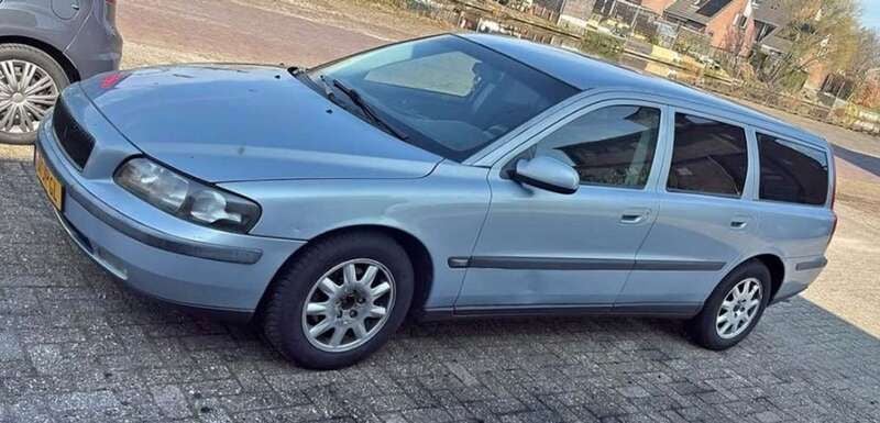 Zilver Gebruikt 2002 Volvo V70 Stationwagen | € 1.000 - Afbeelding 1/4
