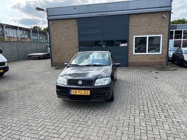 Zwart Gebruikt 2004 Fiat Punto Dynamic Hatchback | € 1.290 (Eerlijke prijs) - Afbeelding 1/4
