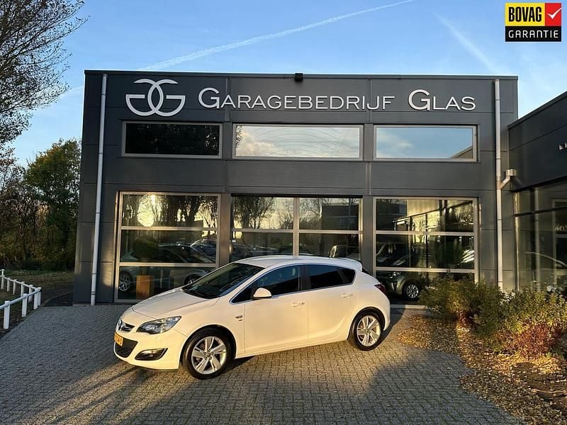 Wit Gebruikt 2014 Opel Astra Energy Hatchback | € 7.950 (Eerlijke prijs) - Afbeelding 1/4