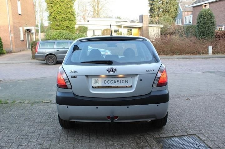 Occasion Kia Rio 112 PK (82 kW) 2007 Grijs Hatchback