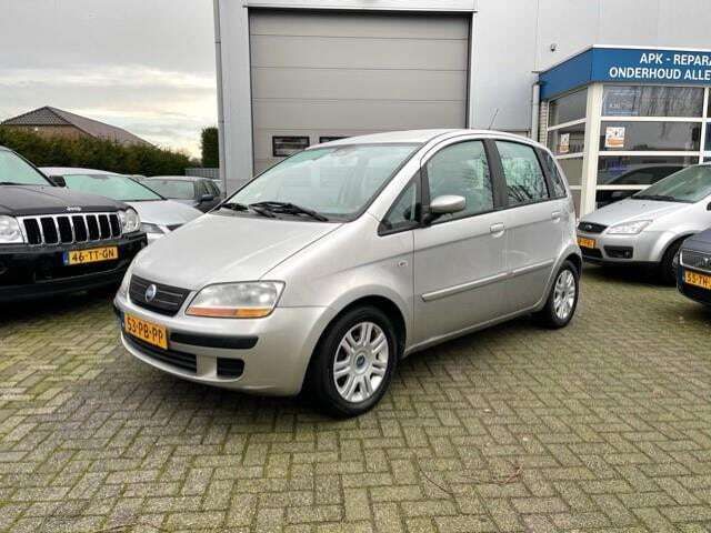 Grijs Gebruikt 2004 Fiat Idea Dynamic MPV | € 1.799 (Duur) - Afbeelding 1/4
