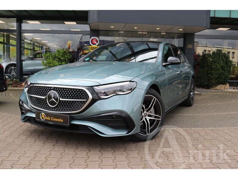 Zilver Gebruikt 2023 Mercedes E400 AMG line Sedan | € 85.950 - Afbeelding 1/4