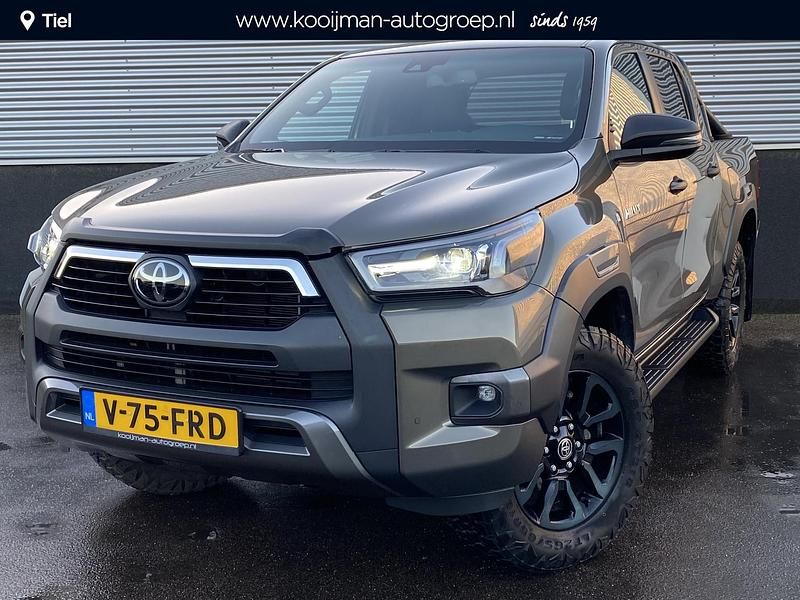 Groen (metallic) Gebruikt 2024 Toyota HiLux Pickup | € 51.900 (Eerlijke prijs) - Afbeelding 1/4