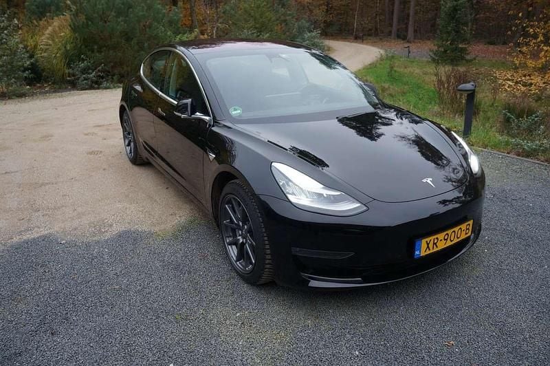 Zwart Occasion 2019 Tesla Model 3 Long Range AWD Sedan | € 18.400 (Goede deal) - Afbeelding 1/4