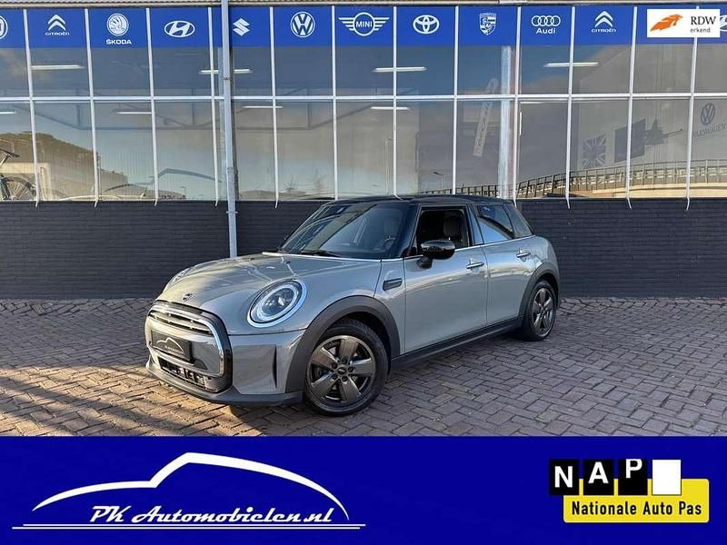 Occasion Mini Cooper Essential 136 PK (100 kW) 2022 Grijs (metallic) Hatchback
