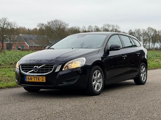 Zwart (metallic) Gebruikt 2012 Volvo V60 Kinetic Stationwagen | € 2.250 - Afbeelding 1/4