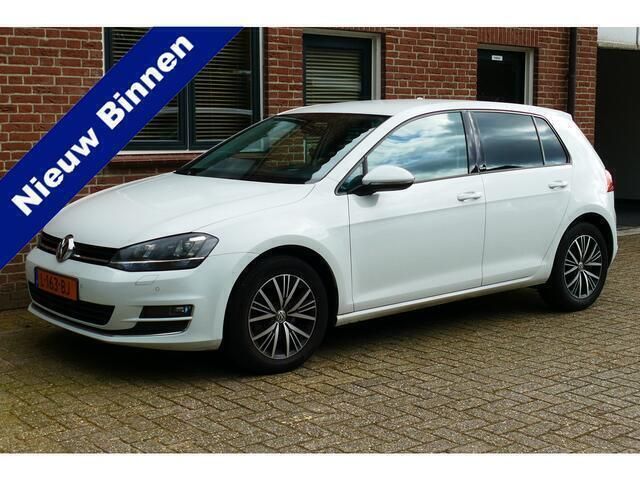 Wit Gebruikt 2016 VW Golf VII Hatchback | € 14.449 (Eerlijke prijs) - Afbeelding 1/4