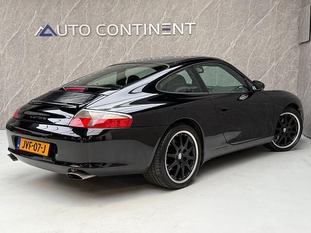 Zwart Occasion 2004 Porsche 911 Carrera Coupé | € 34.950 (Eerlijke prijs) - Afbeelding 1/4