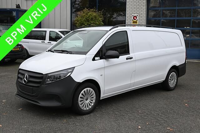 Wit Gebruikt 2024 Mercedes Vito MPV | € 42.950 (Super prijs) - Afbeelding 1/4